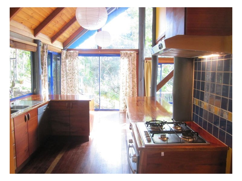 11 Crystal St, Mapleton QLD 4560