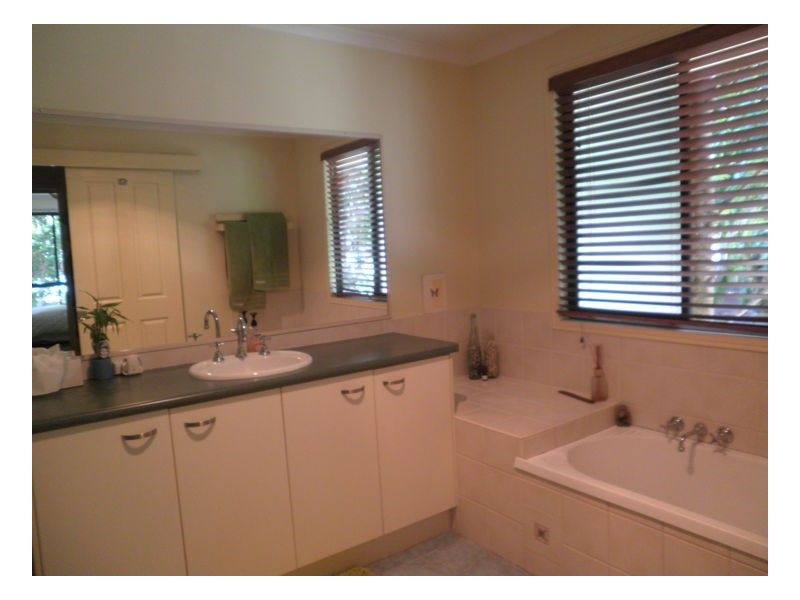 33 Fern Gully Place, Mooloolah Valley QLD 4553