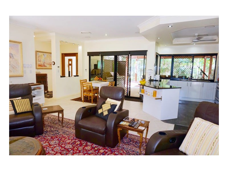 2 Meadowood Rise, Mapleton QLD 4560