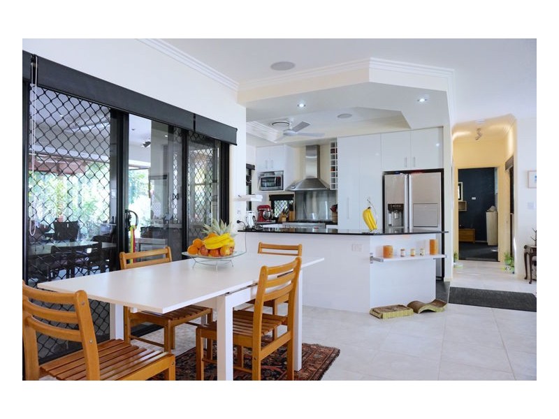 2 Meadowood Rise, Mapleton QLD 4560