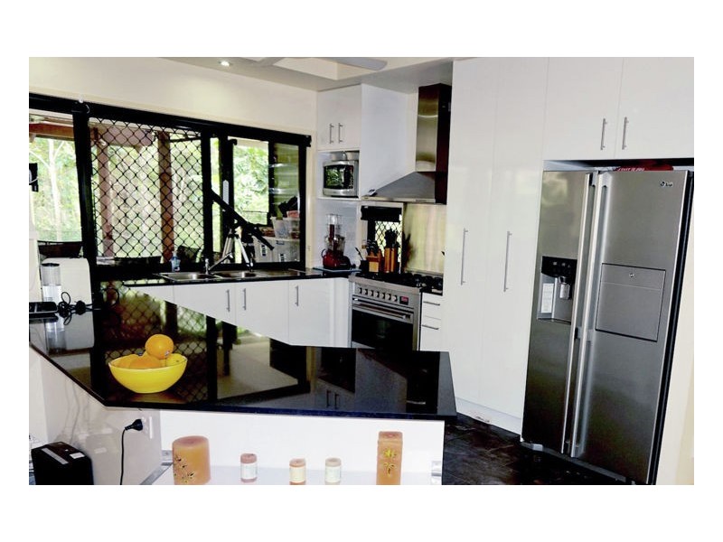 2 Meadowood Rise, Mapleton QLD 4560