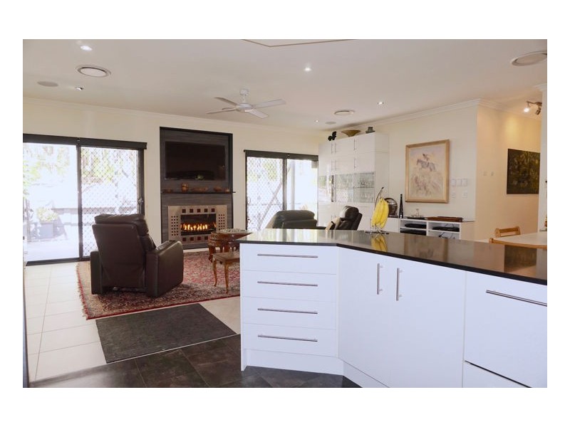 2 Meadowood Rise, Mapleton QLD 4560