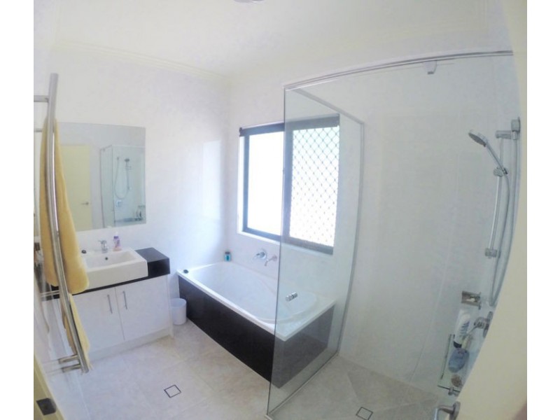 2 Meadowood Rise, Mapleton QLD 4560