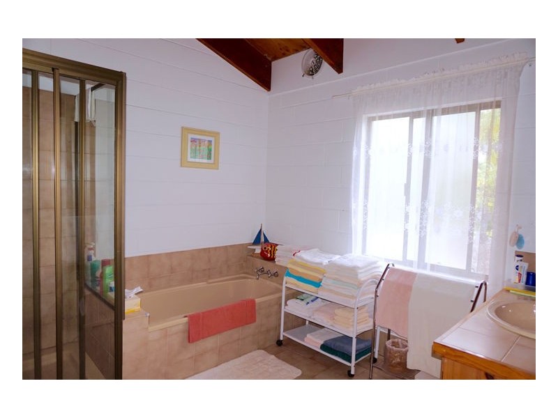 2/1 Wilga Court, Mapleton QLD 4560