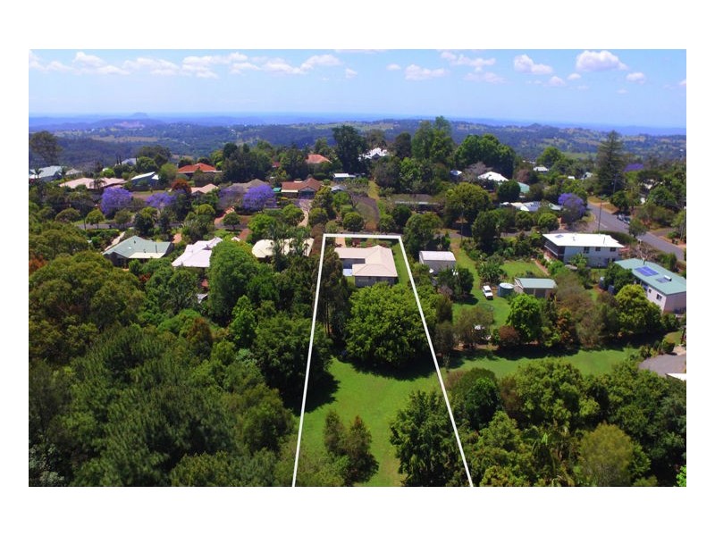 8 Rainbow Park Drive, Mapleton QLD 4560