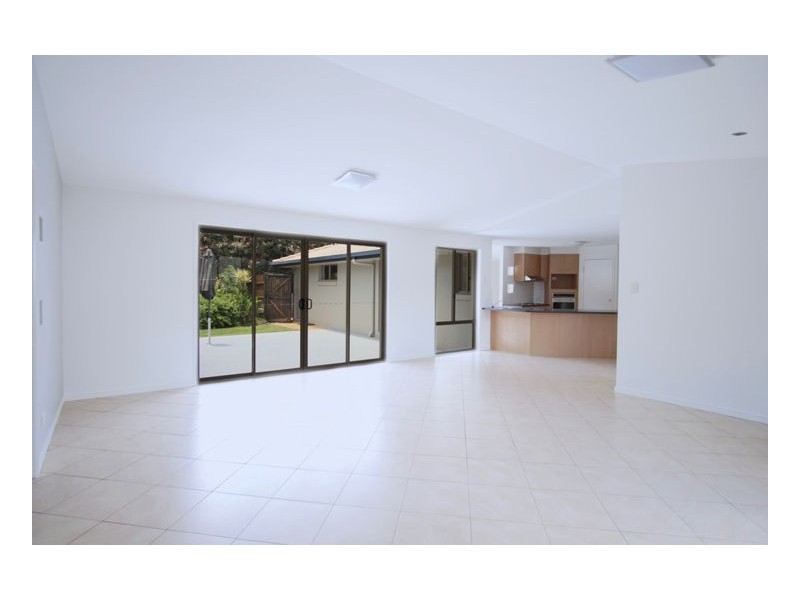 8 Rainbow Park Drive, Mapleton QLD 4560