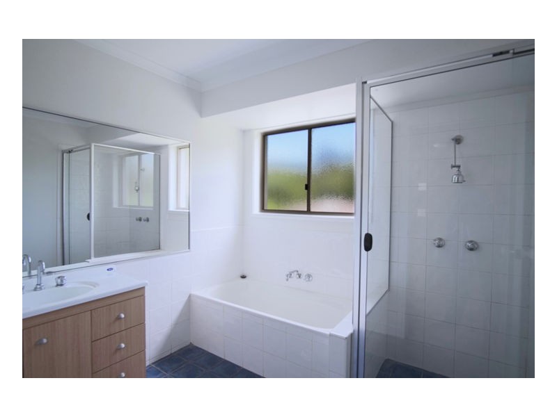 8 Rainbow Park Drive, Mapleton QLD 4560