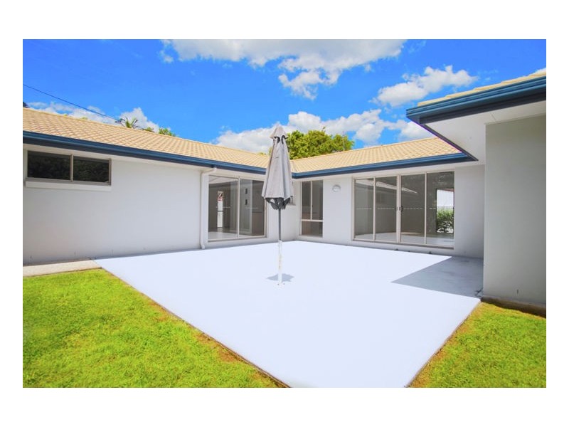 8 Rainbow Park Drive, Mapleton QLD 4560