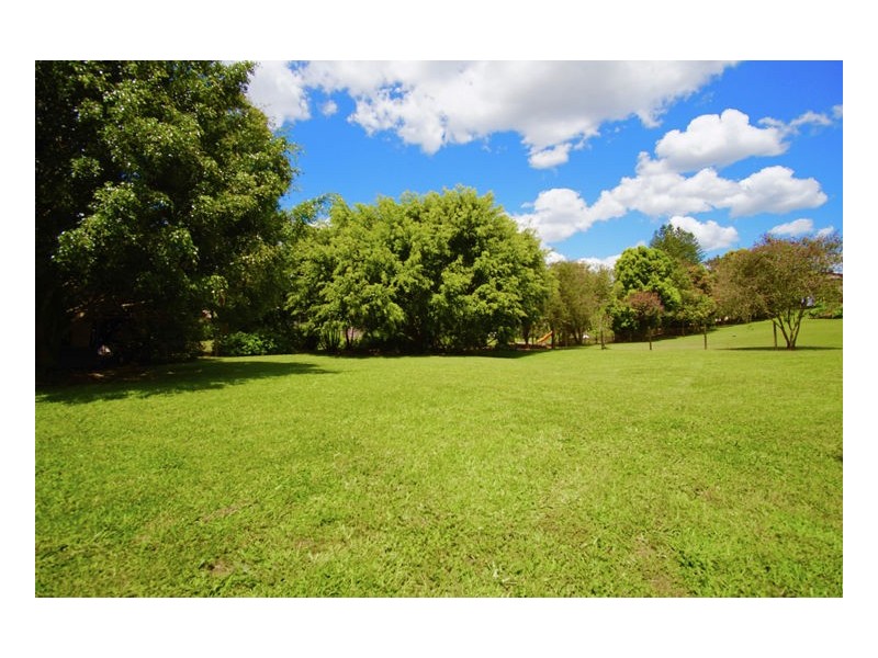 8 Rainbow Park Drive, Mapleton QLD 4560