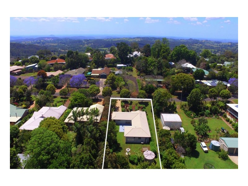 8 Rainbow Park Drive, Mapleton QLD 4560