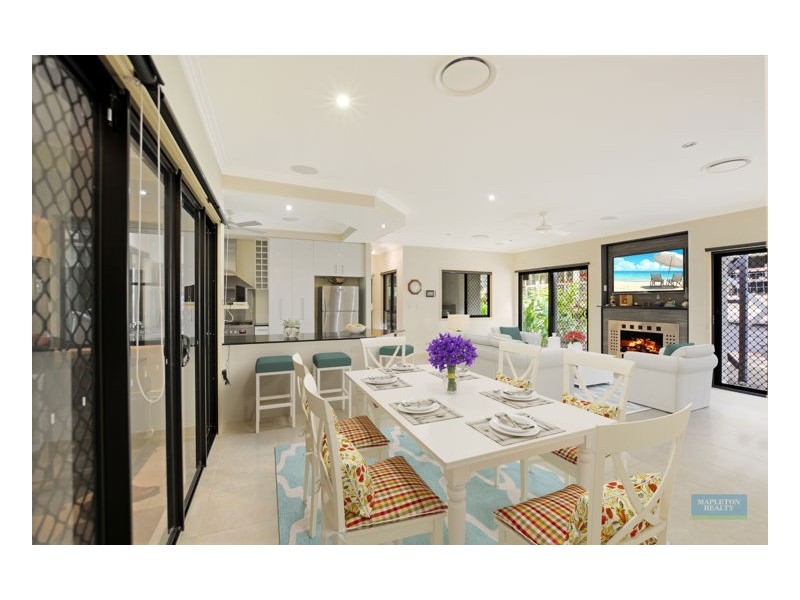 2 Meadowood Rise, Mapleton QLD 4560