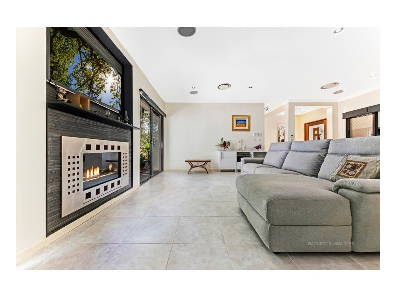 2 Meadowood Rise, Mapleton QLD 4560