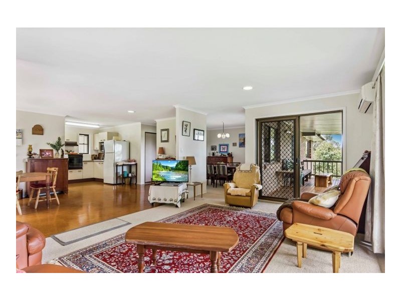 44 Burgess Avenue, Maleny QLD 4552