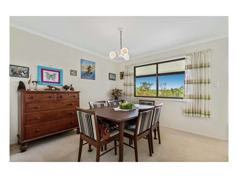 44 Burgess Avenue, Maleny QLD 4552