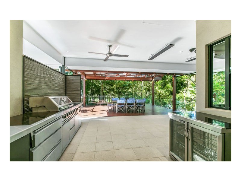 2 Meadowood Rise, Mapleton QLD 4560