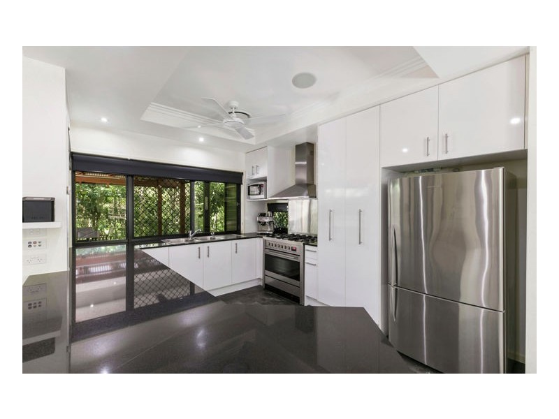 2 Meadowood Rise, Mapleton QLD 4560