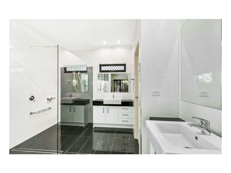 2 Meadowood Rise, Mapleton QLD 4560