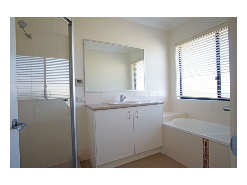 27 George Street, Kenilworth QLD 4574