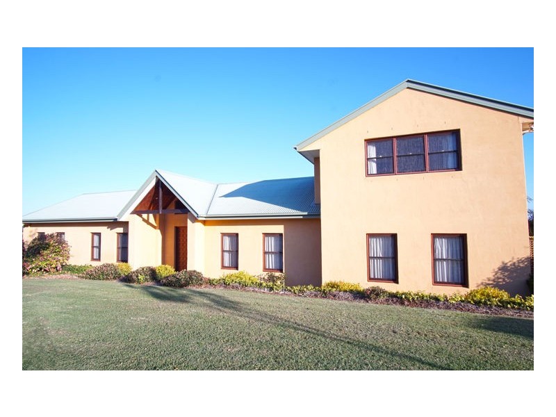 2 Snowwood Avenue, Maleny QLD 4552