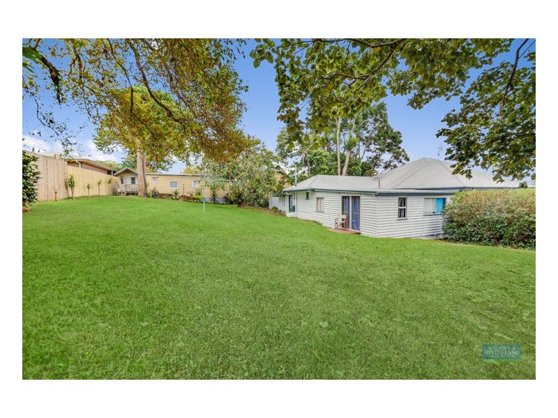 12 Myrtle Street, Maleny QLD 4552