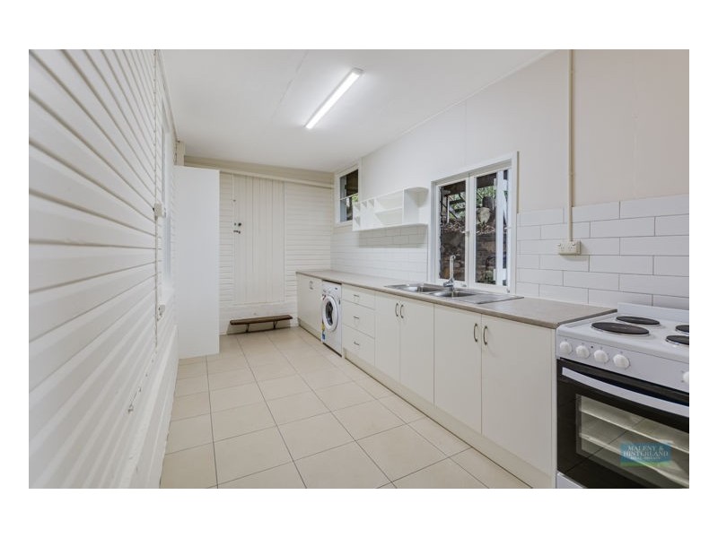 12 Myrtle Street, Maleny QLD 4552