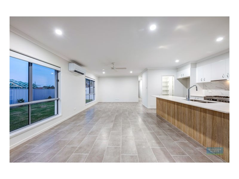 5 Grove Boulevard, Mooloolah Valley QLD 4553