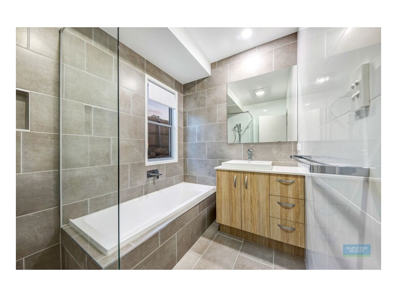 5 Grove Boulevard, Mooloolah Valley QLD 4553