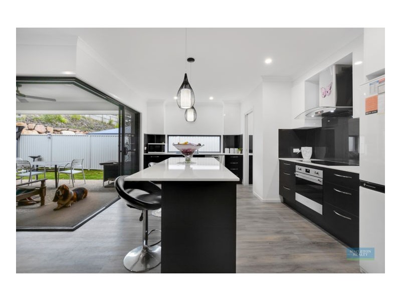 10 Morrow Court, Burnside QLD 4560