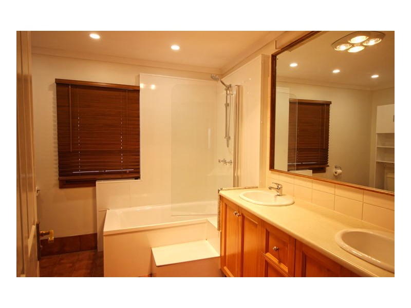 18 Lawyer Street, Maleny QLD 4552