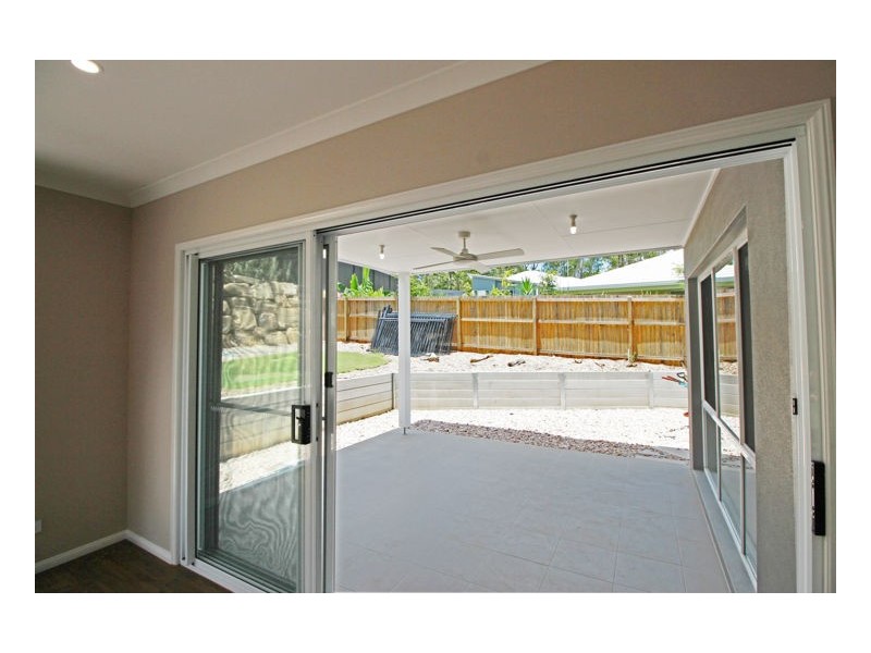 18 Outlook Rise, Mooloolah Valley QLD 4553