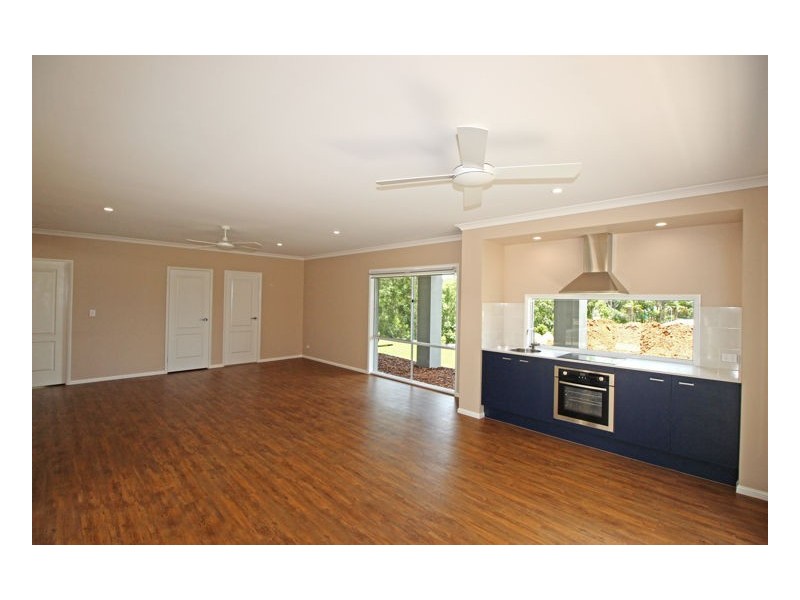 18 Outlook Rise, Mooloolah Valley QLD 4553