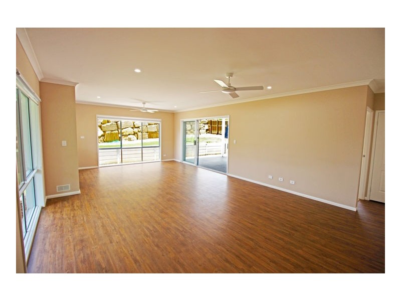 18 Outlook Rise, Mooloolah Valley QLD 4553