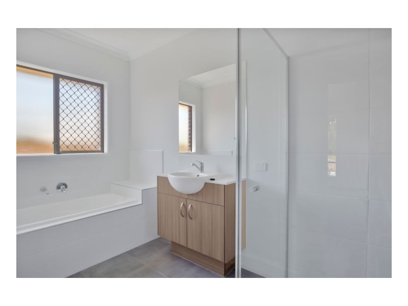 24 Grove Boulevard, Mooloolah Valley QLD 4553