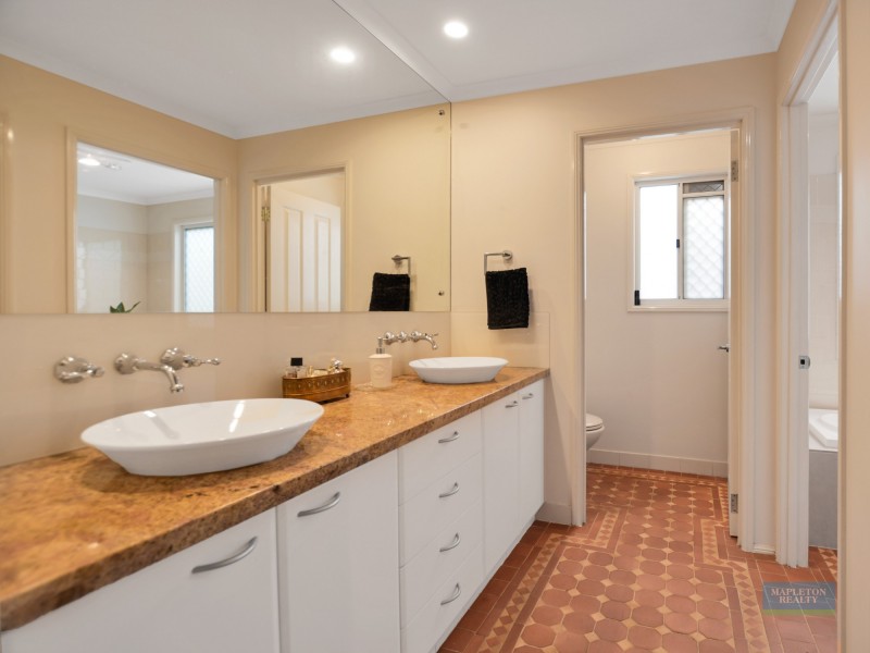 8 Post Office Road, Mapleton QLD 4560