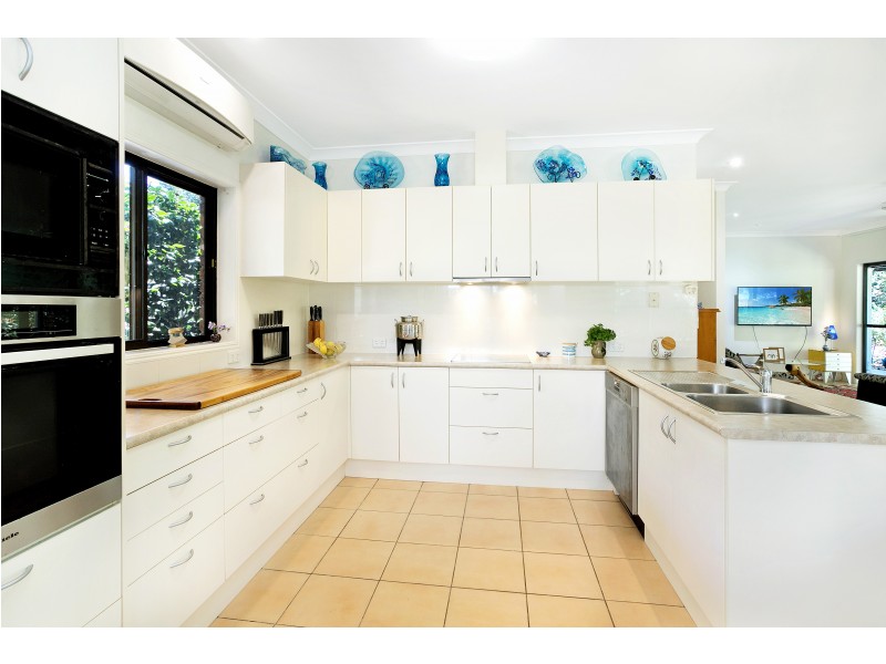 38 Avocado Lane, Maleny QLD 4552