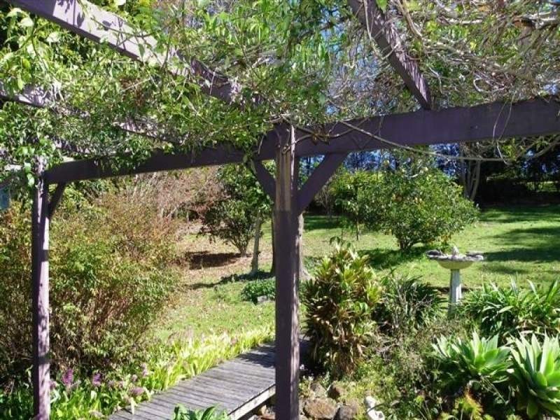 16 Avocado Lane, Maleny QLD 4552