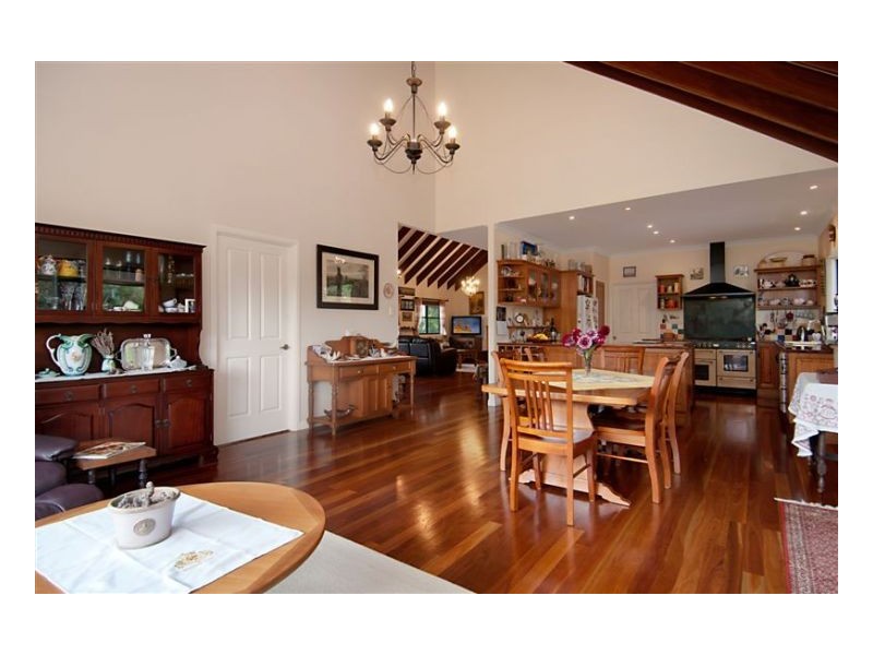 8 Lansdowne Rise, Maleny QLD 4552