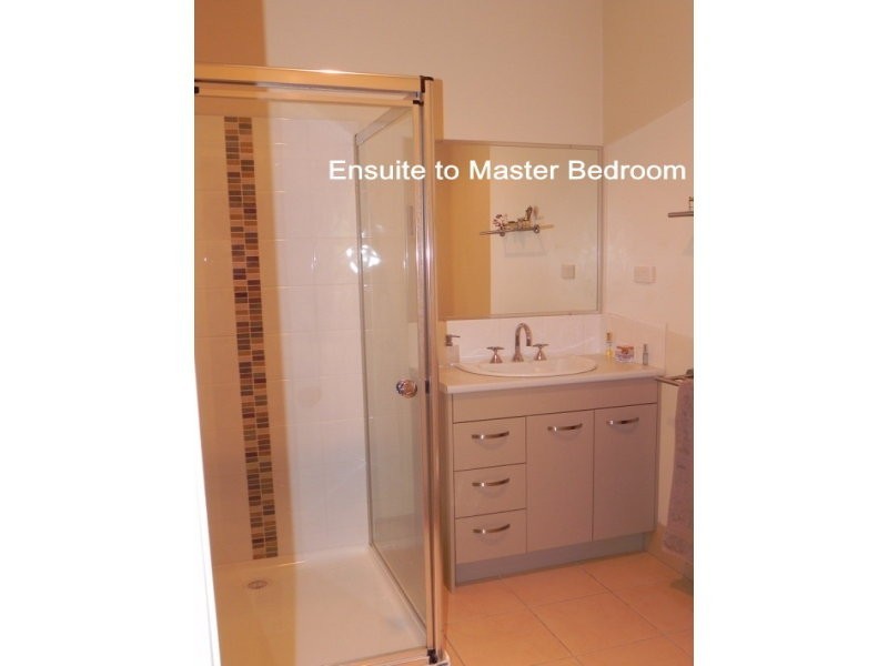 2/8 Willaroo Way, Maleny QLD 4552