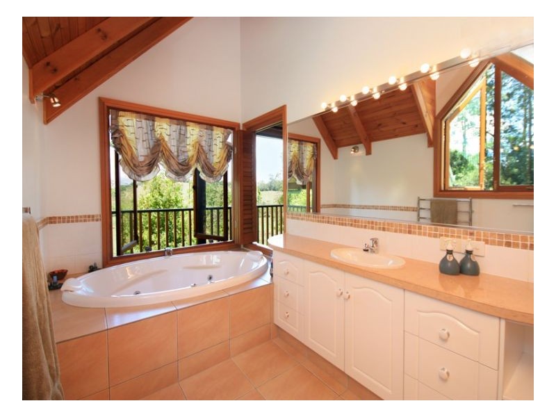 154 Engle Road, Maleny QLD 4552