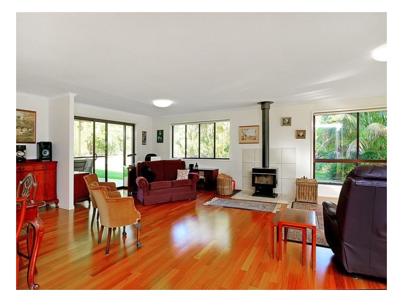 33 Burgess Avenue, Maleny QLD 4552