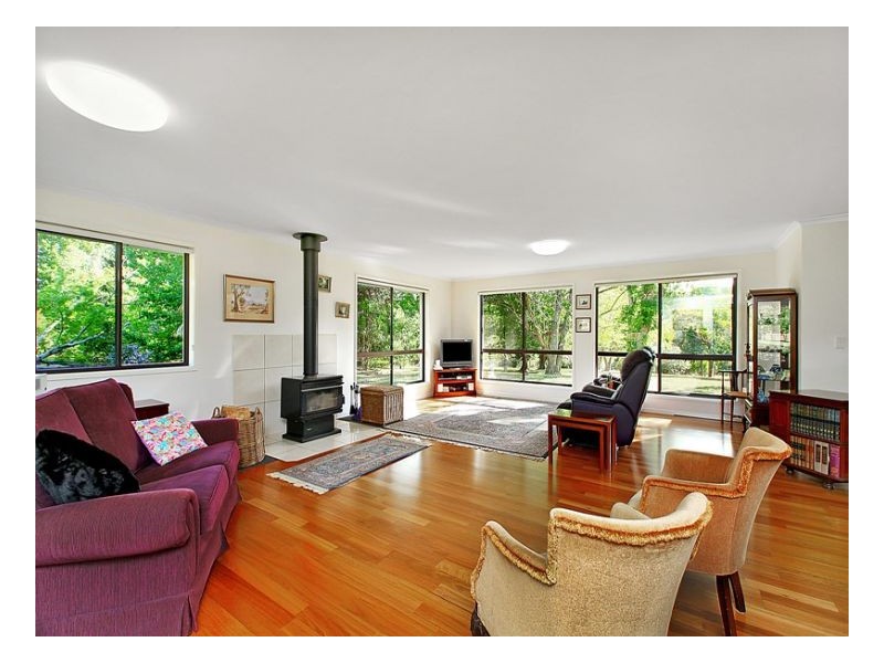 33 Burgess Avenue, Maleny QLD 4552