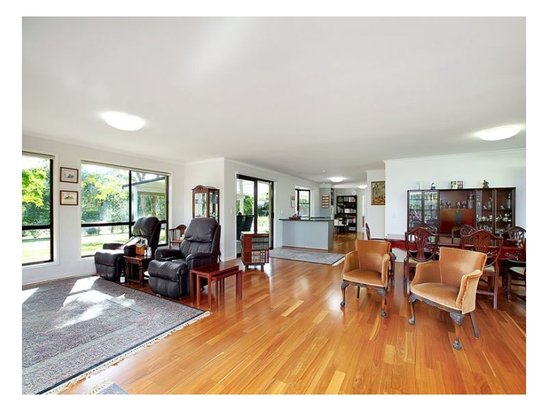 33 Burgess Avenue, Maleny QLD 4552