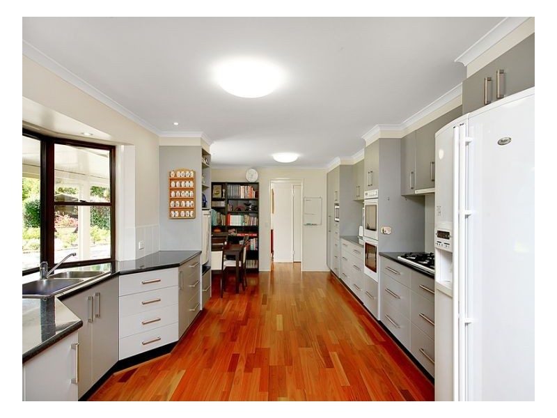 33 Burgess Avenue, Maleny QLD 4552