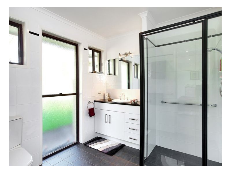 33 Burgess Avenue, Maleny QLD 4552