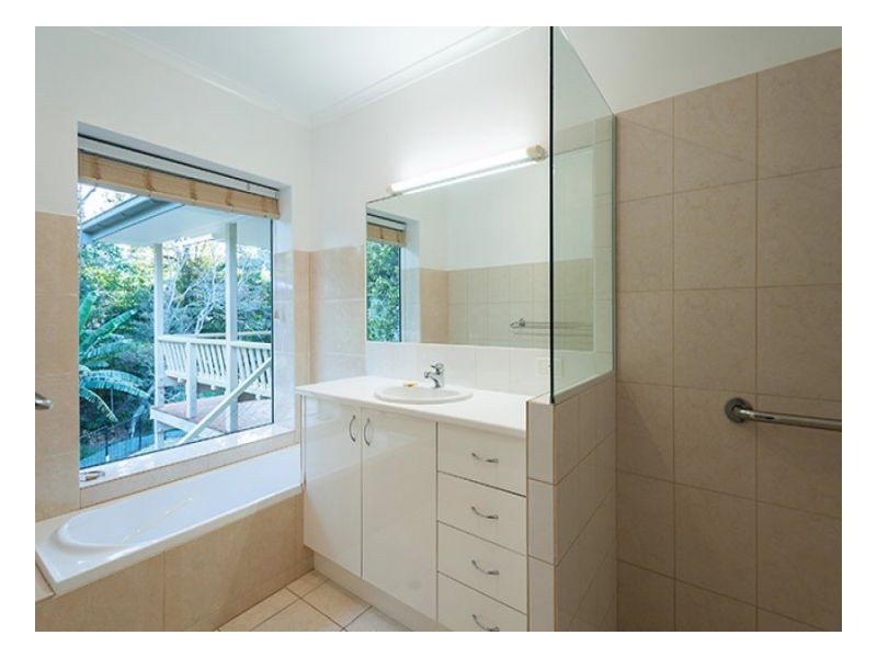 8A Centenary Drive (Upstairs), Maleny QLD 4552