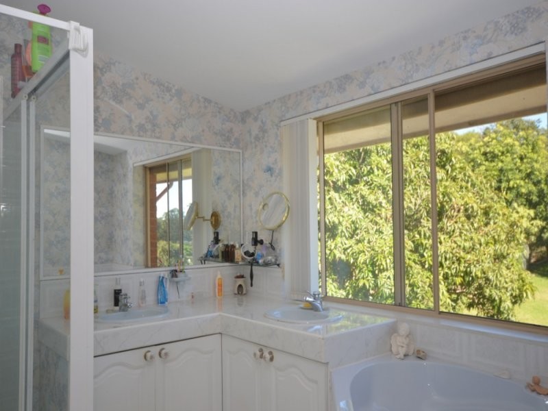 18 Treehaven Way, Maleny QLD 4552