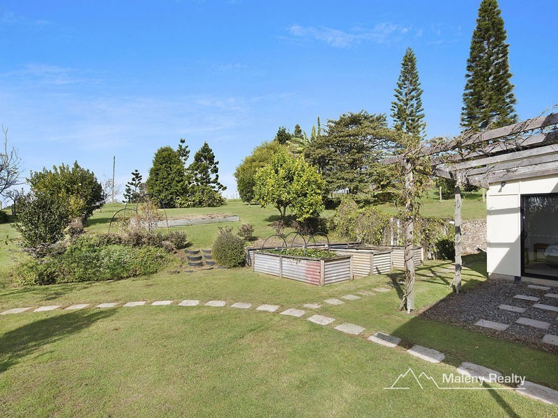 33 Avocado Lane, Maleny QLD 4552