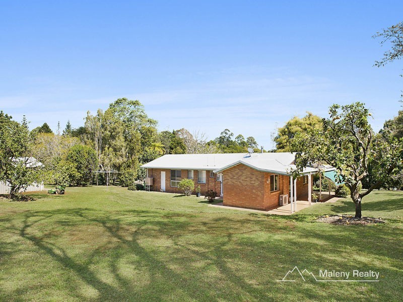 29 Burgess Avenue, Maleny QLD 4552