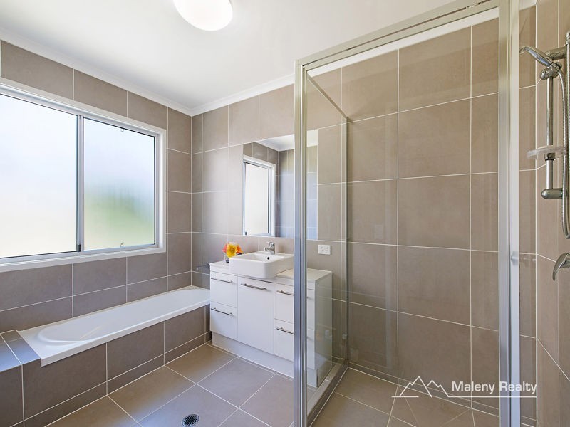 13 Ribbonwood Avenue, Maleny QLD 4552