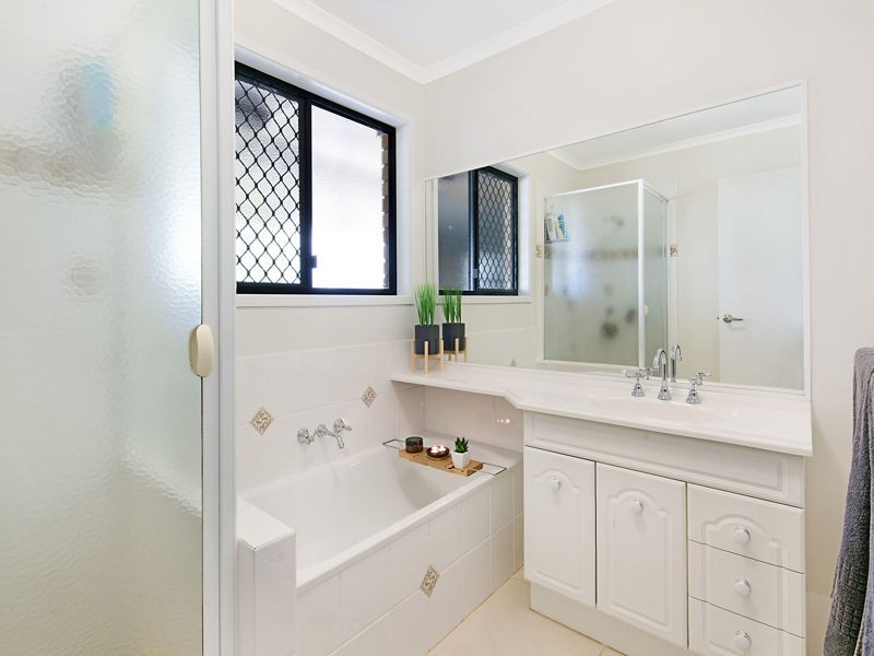 2 Oak Court, Maleny QLD 4552